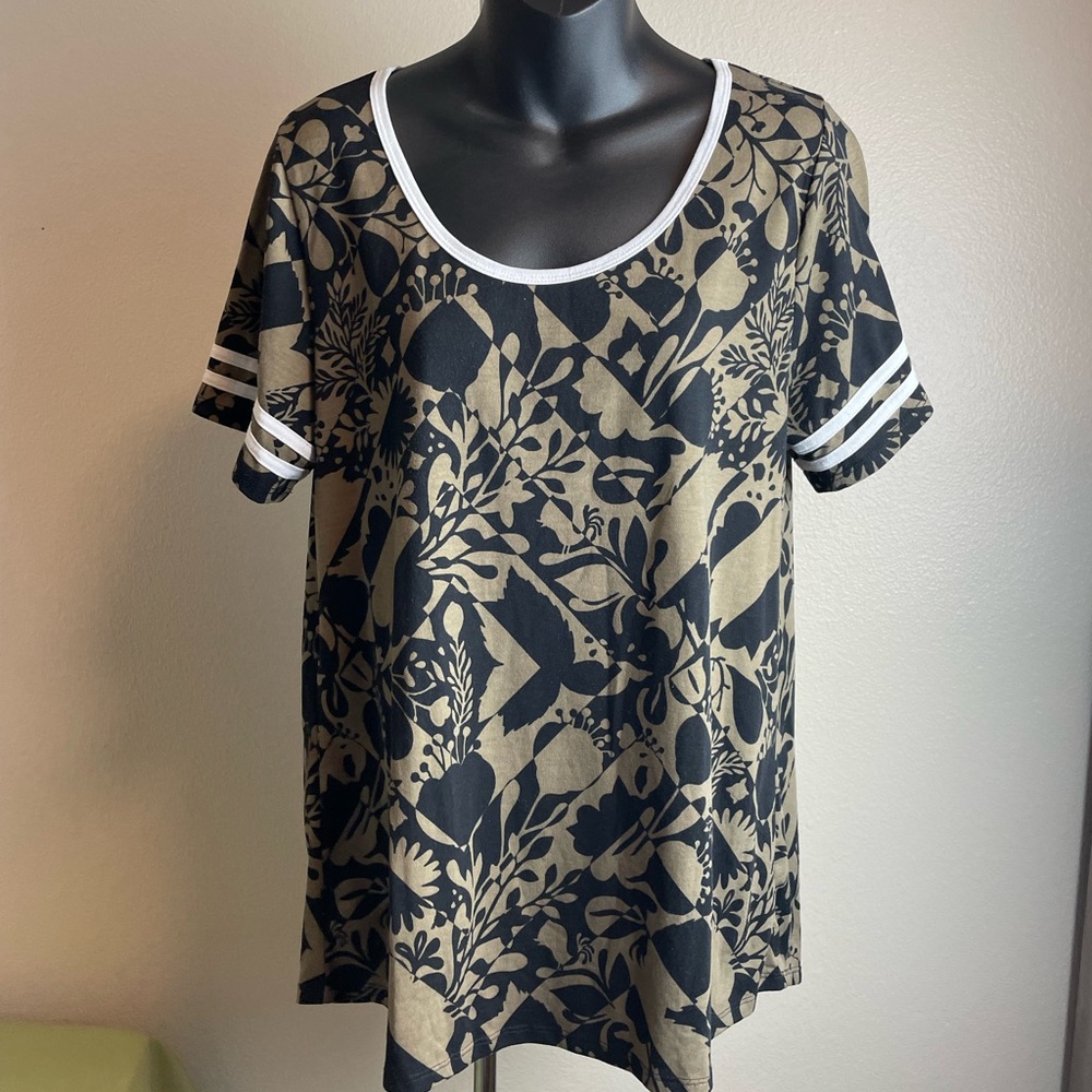 LulaRoe t-shirt size large